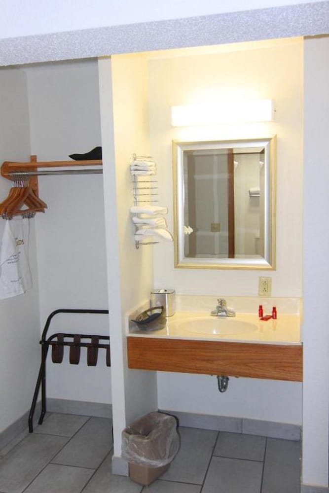 Surestay Hotel By Best Western Manchester 18/25