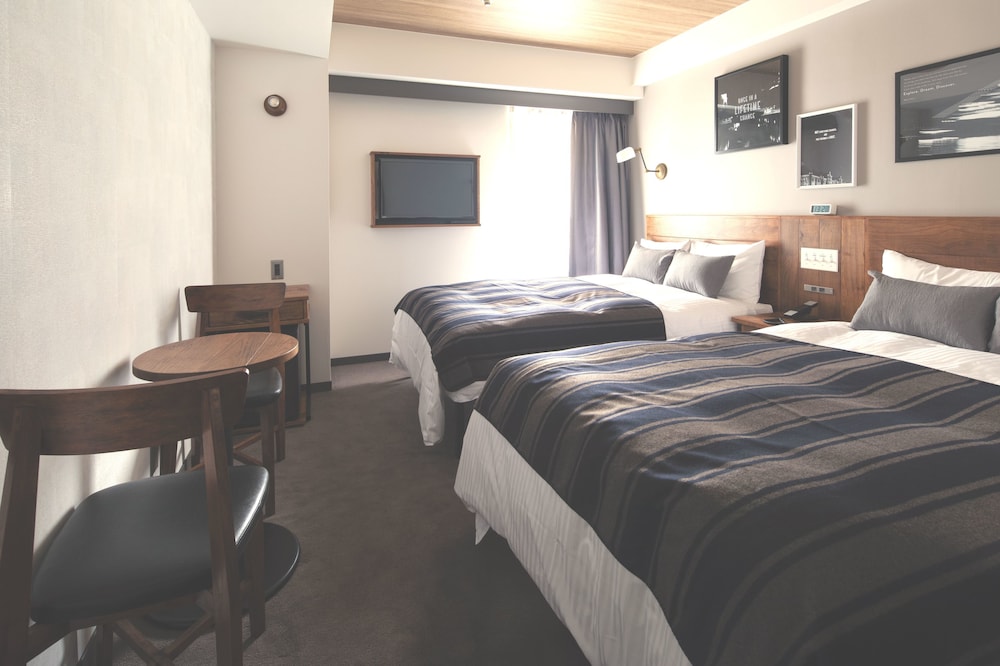 ROOM, TWIN BEDS