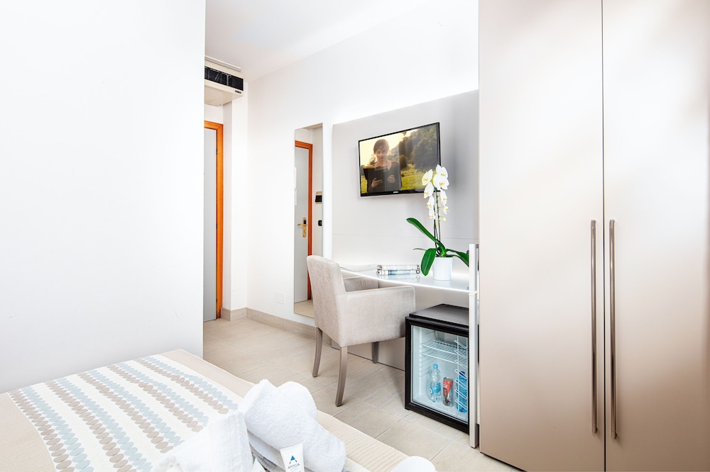 Helvetia Hotel 20/20