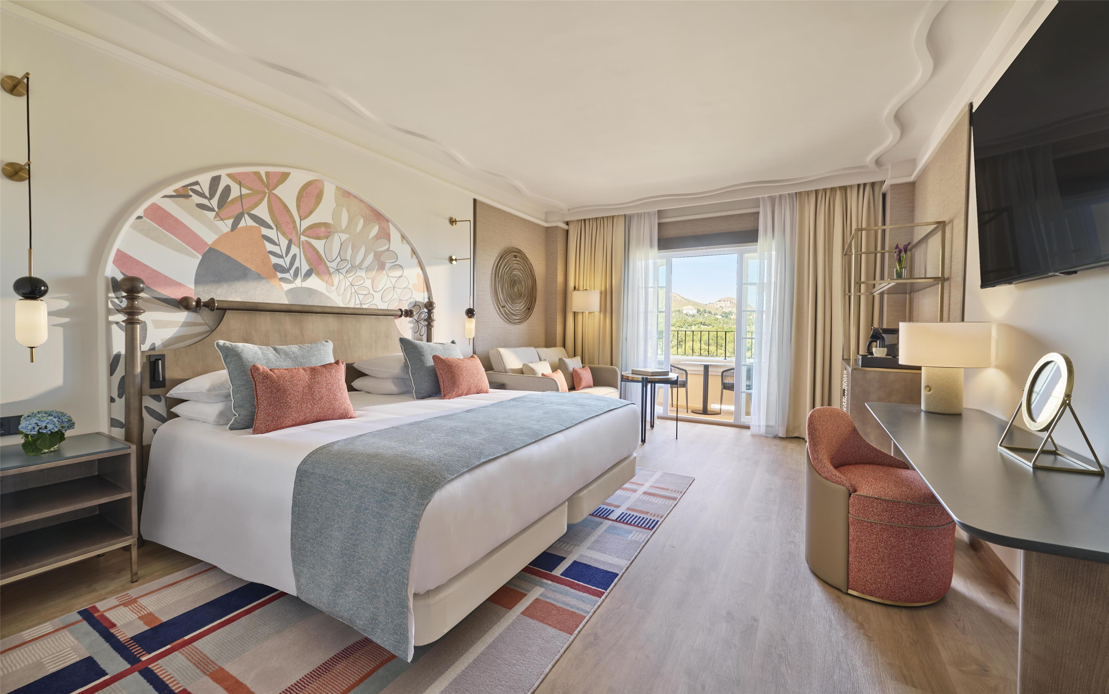 Room, King Bed, Golf Course View, Balcony 3/5
