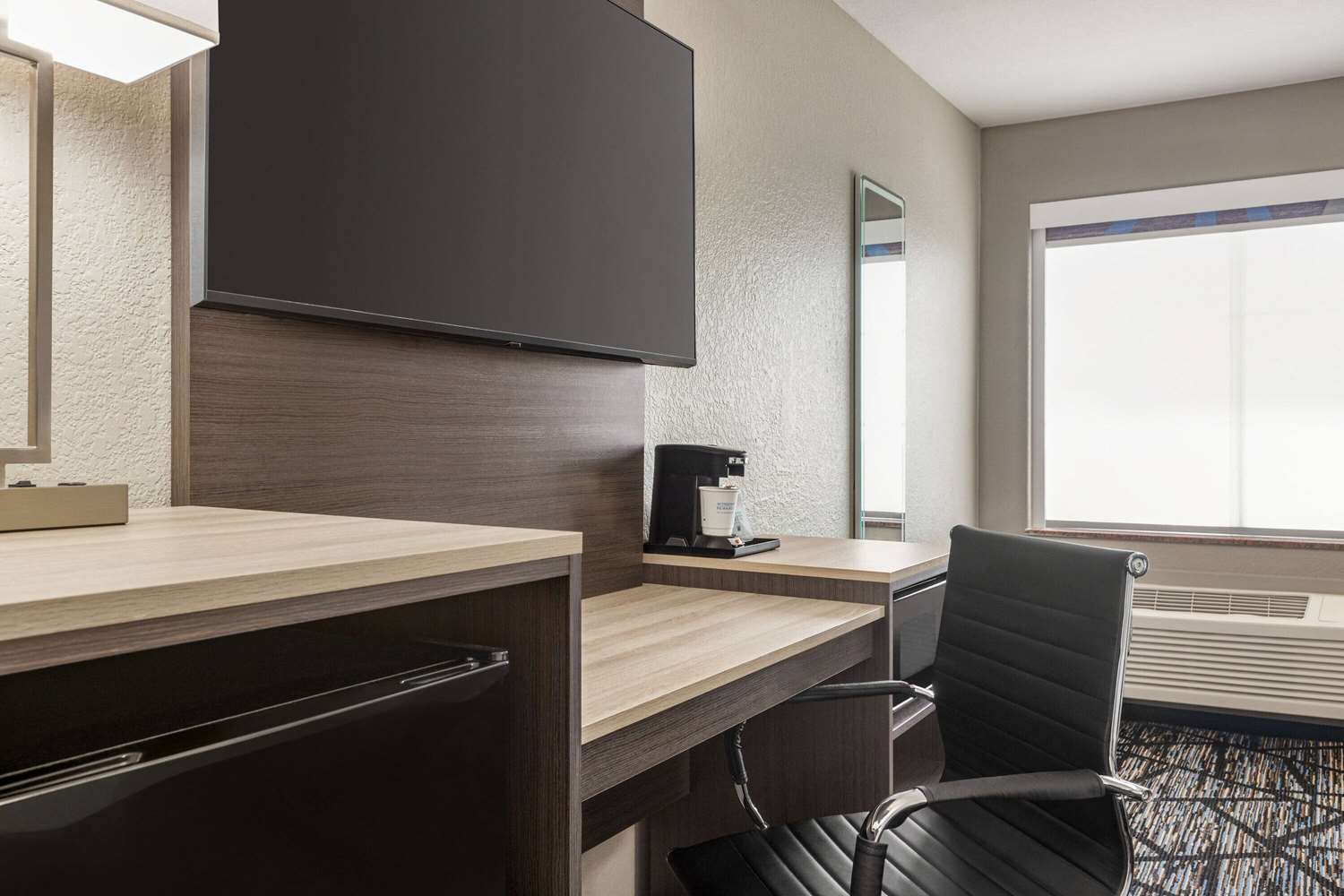 La Quinta Inn & Suites by Wyndham San Antonio N Stone Oak 21/24
