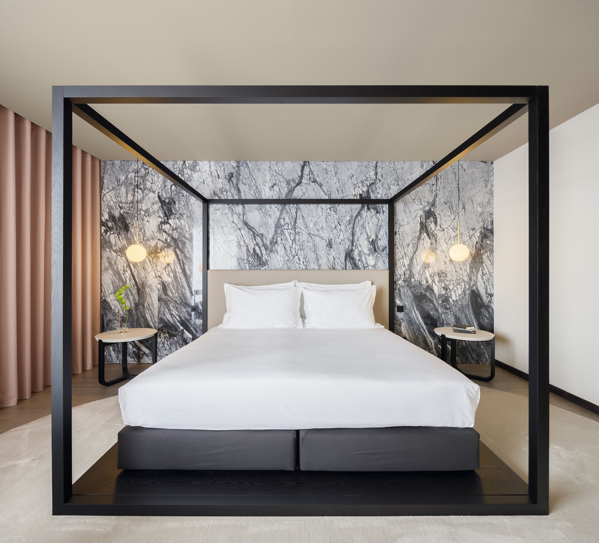 جناح بسرير كينج مع أريكة، Azoris Royal Garden - Leisure & Conference Hotel 2/5