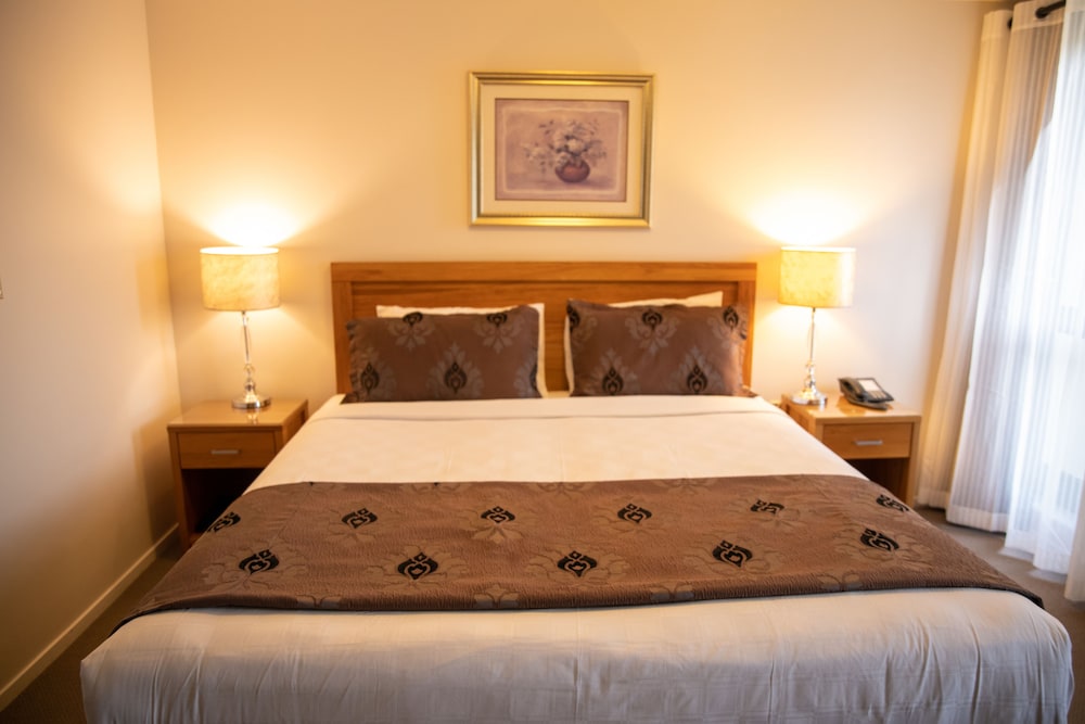Quality Suites Alexander Inn 34/54