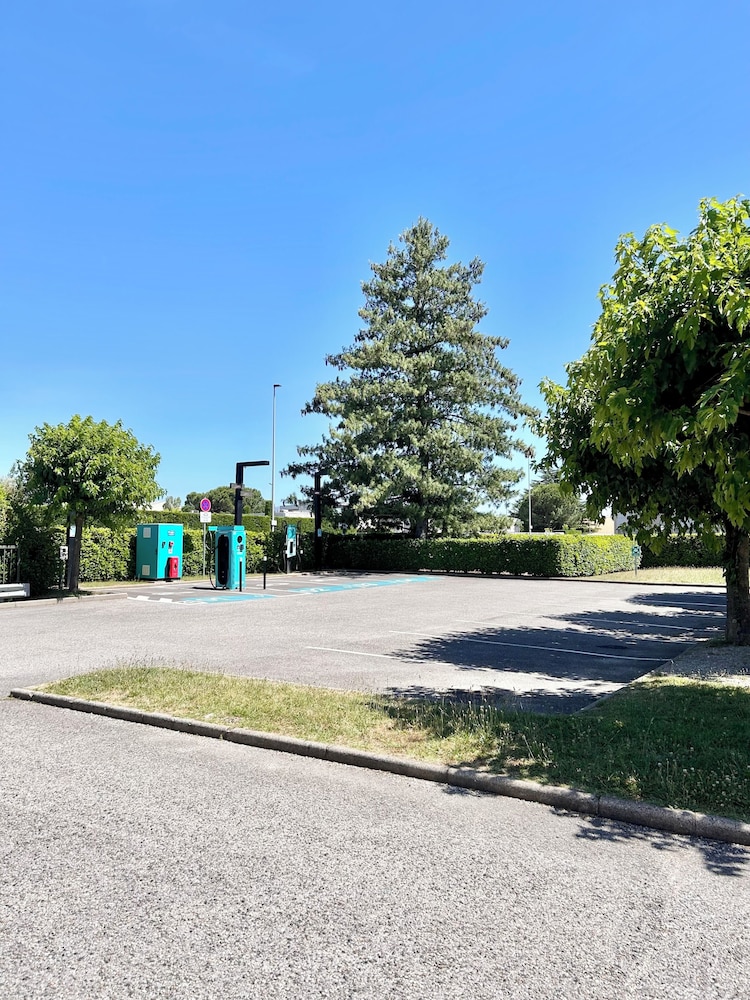 CAMPANILE VALENCE SUD 55/58