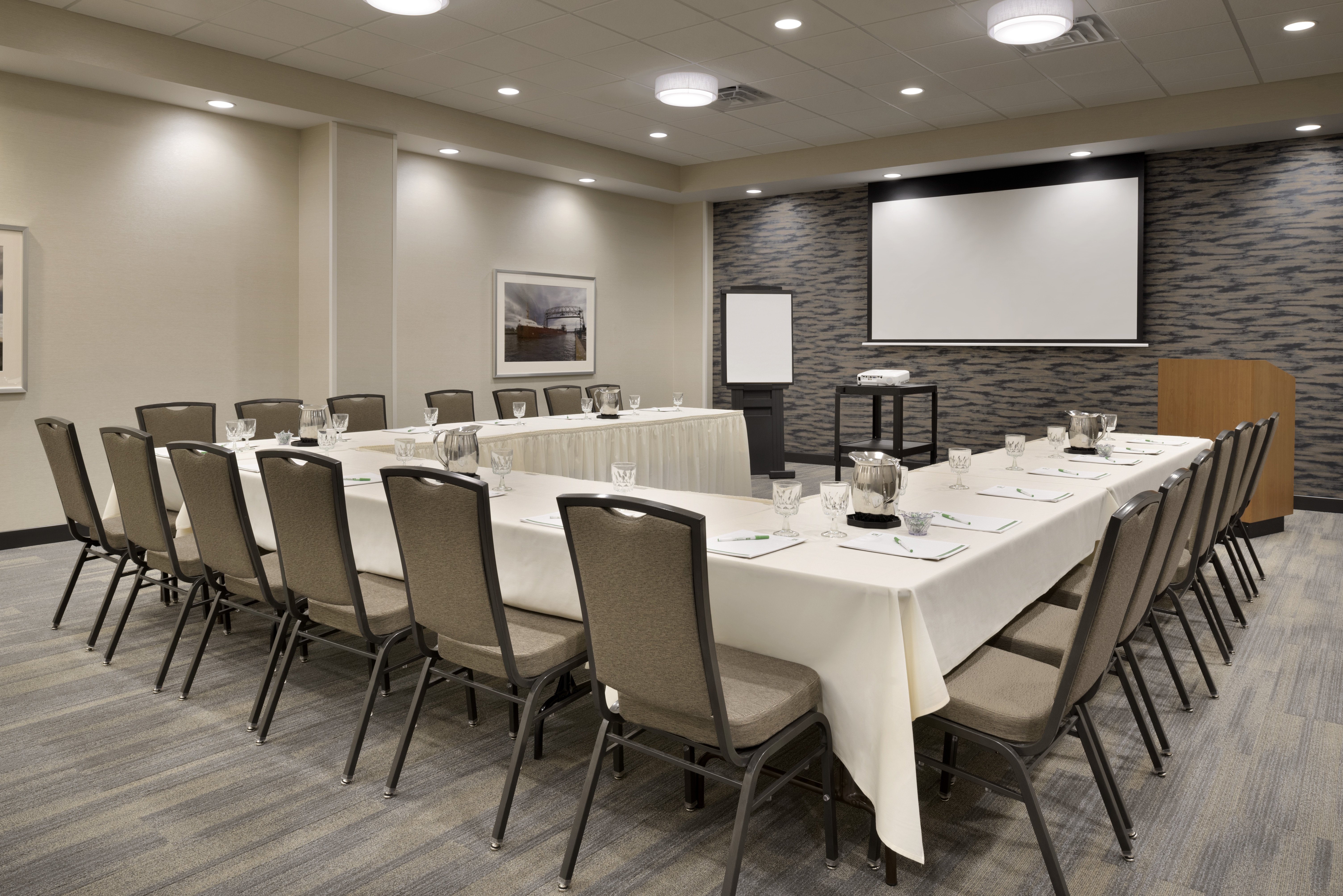 Holiday Inn Hotel And Suites Duluth Downtown 64/76