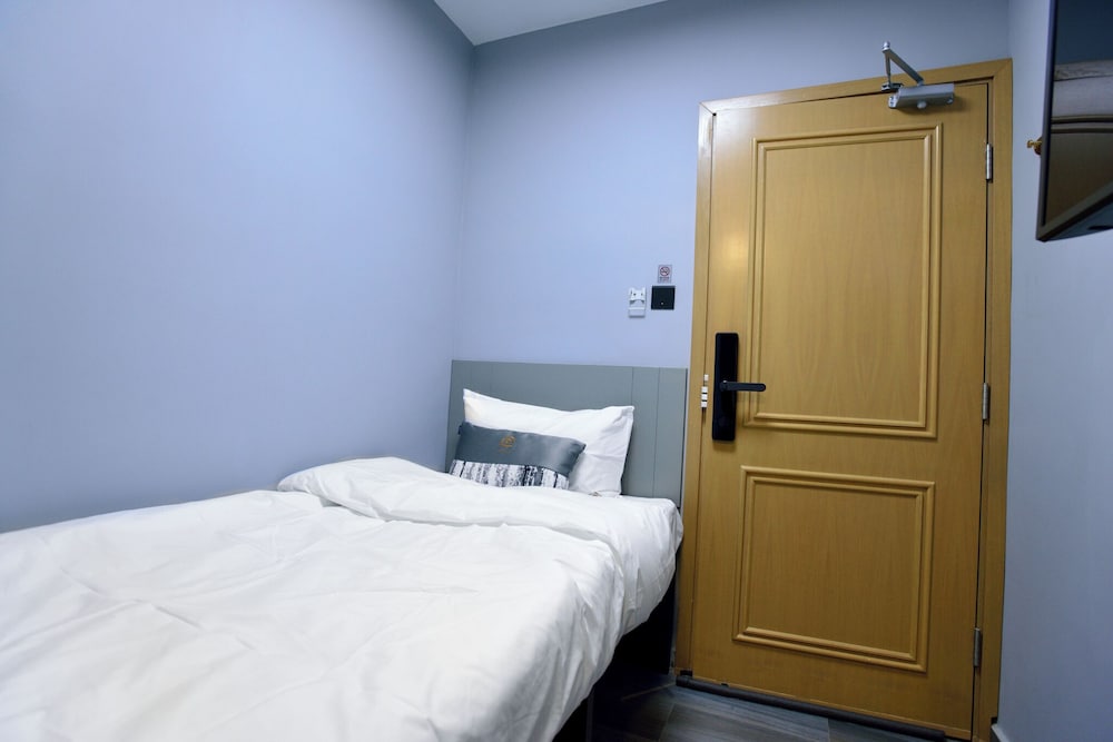 Atlas Guesthouse & Backpackers 20/50