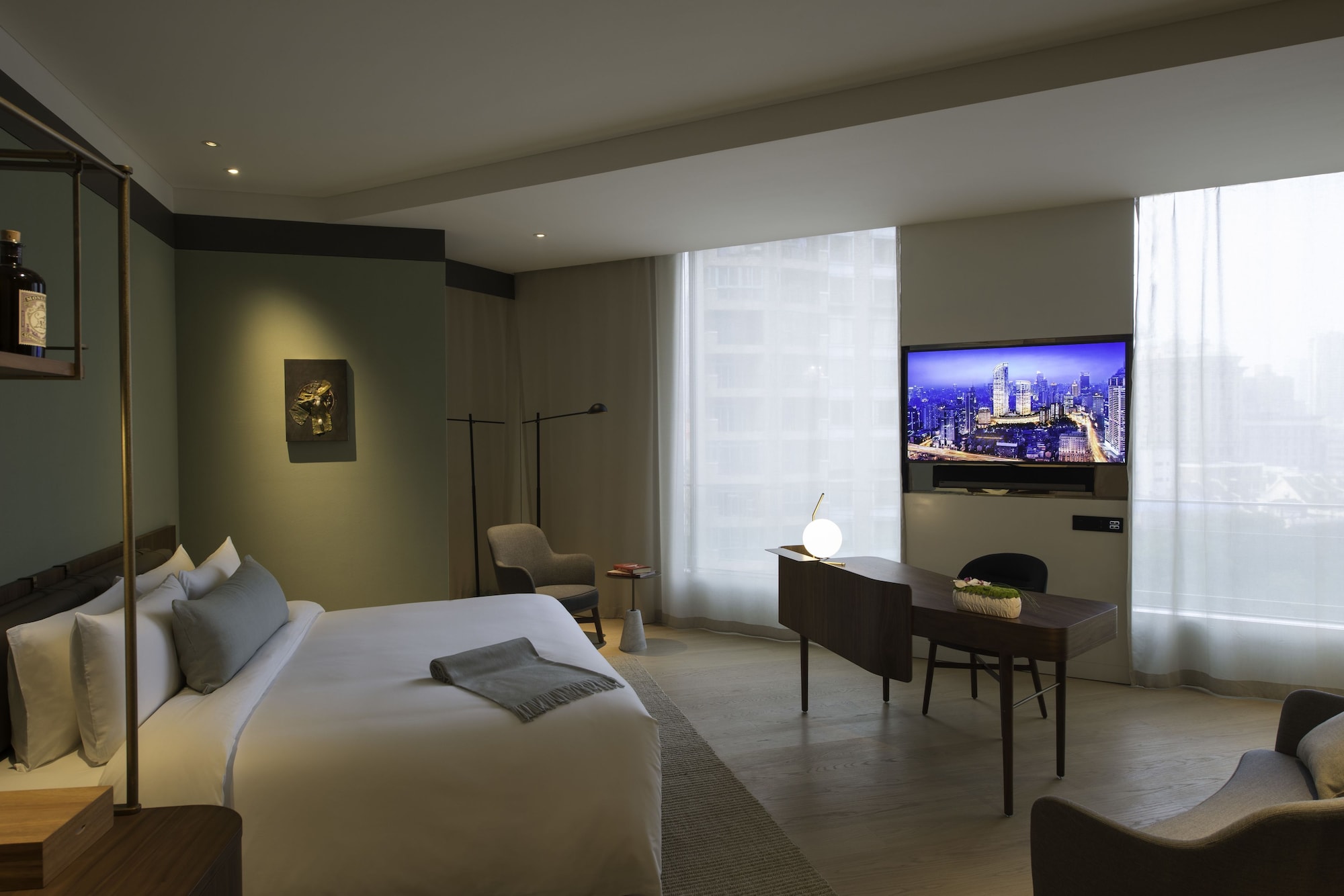 PREMIER, KING BED