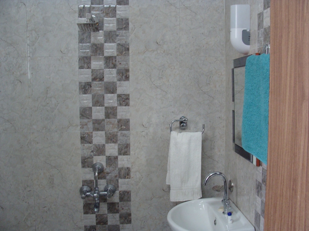 Hotel Abhinandan Grand 32/34