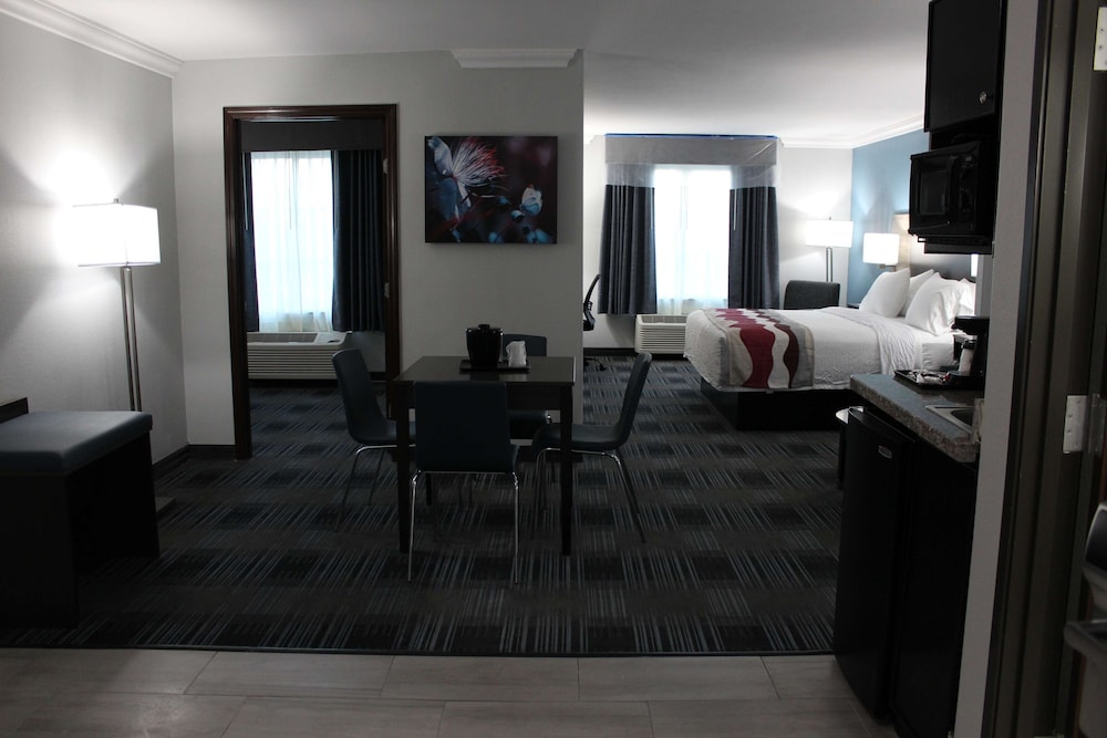 Best Western Medical Center North Inn and Suites Near Six Flags 30/37