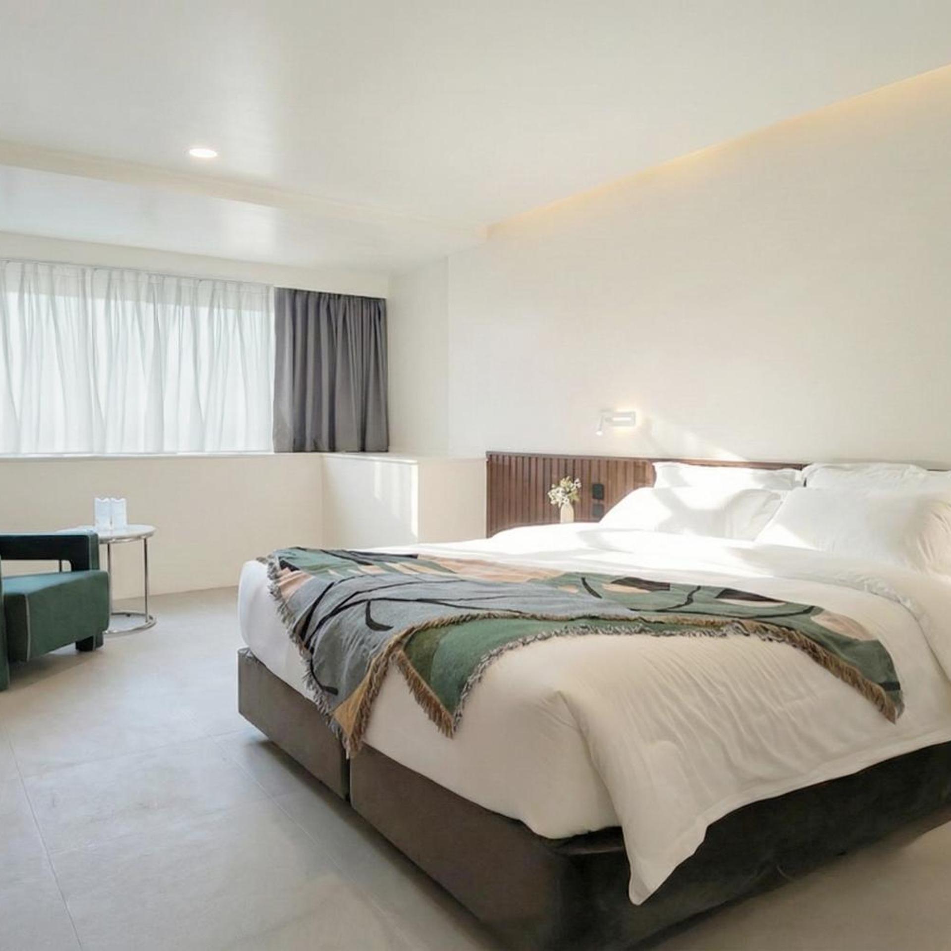 Suite, City View