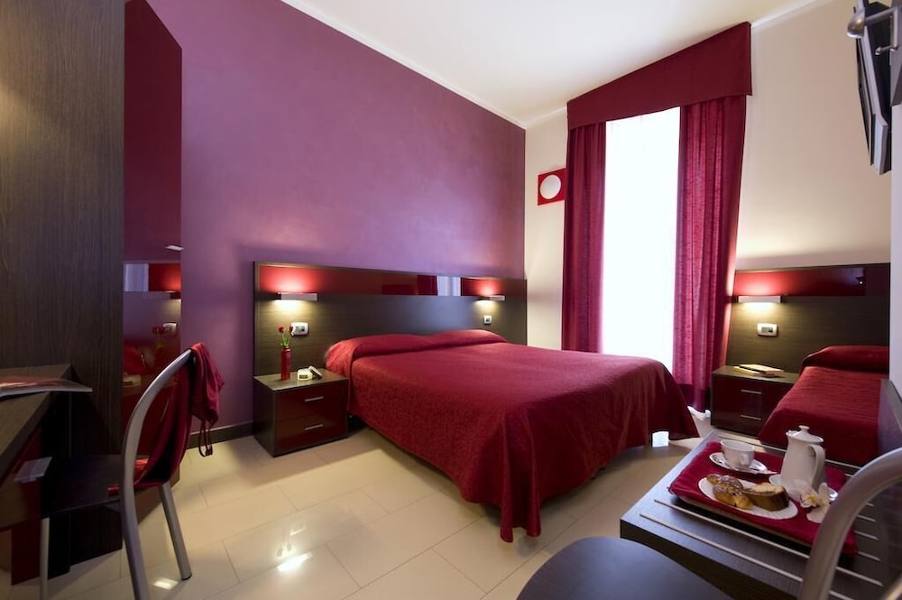 ROOM, TRIPLE