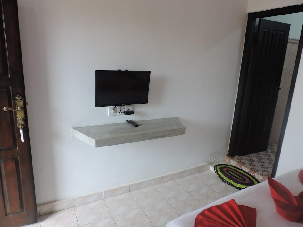 Sea View Beach Hotel 34/47