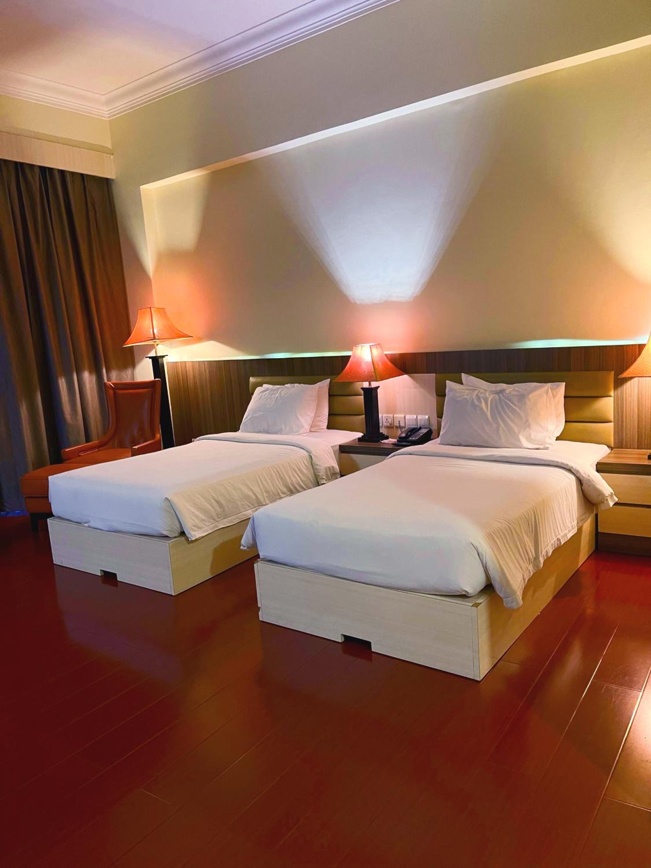 Deluxe, Double or Twin Bed, Golden View Hotel Batam 4/10