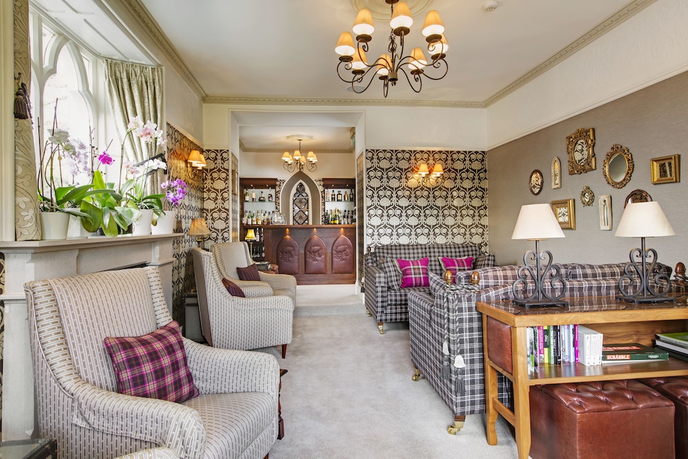 Cedar Manor Hotel & Restaurant 34/60