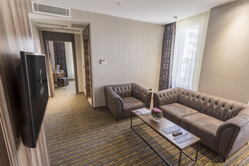 Shimall Deluxe Hotel 30/50