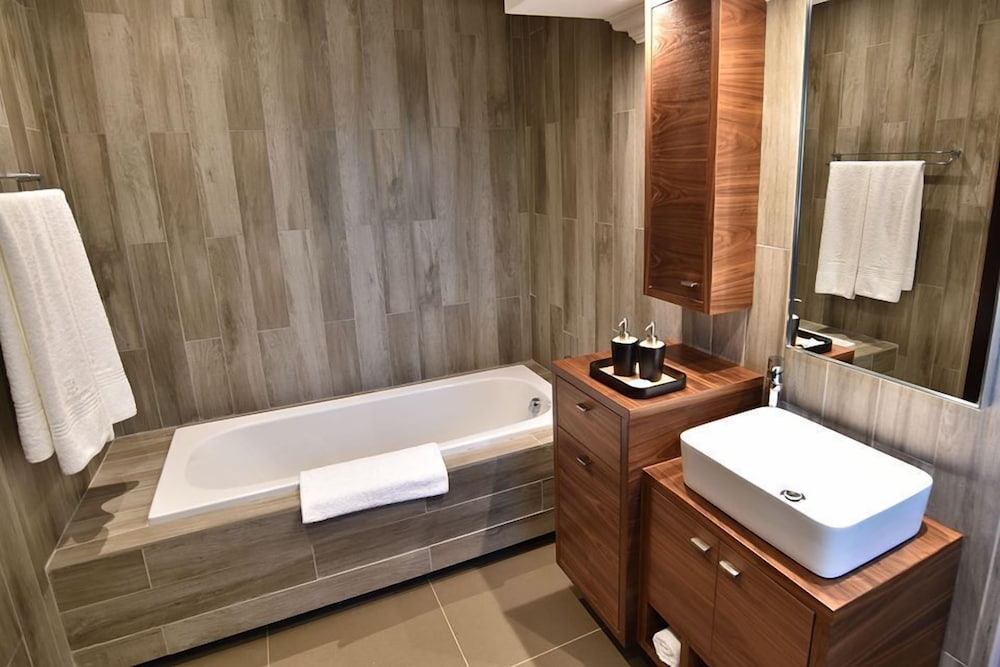 The Tredenham Boutique Hotel 23/24