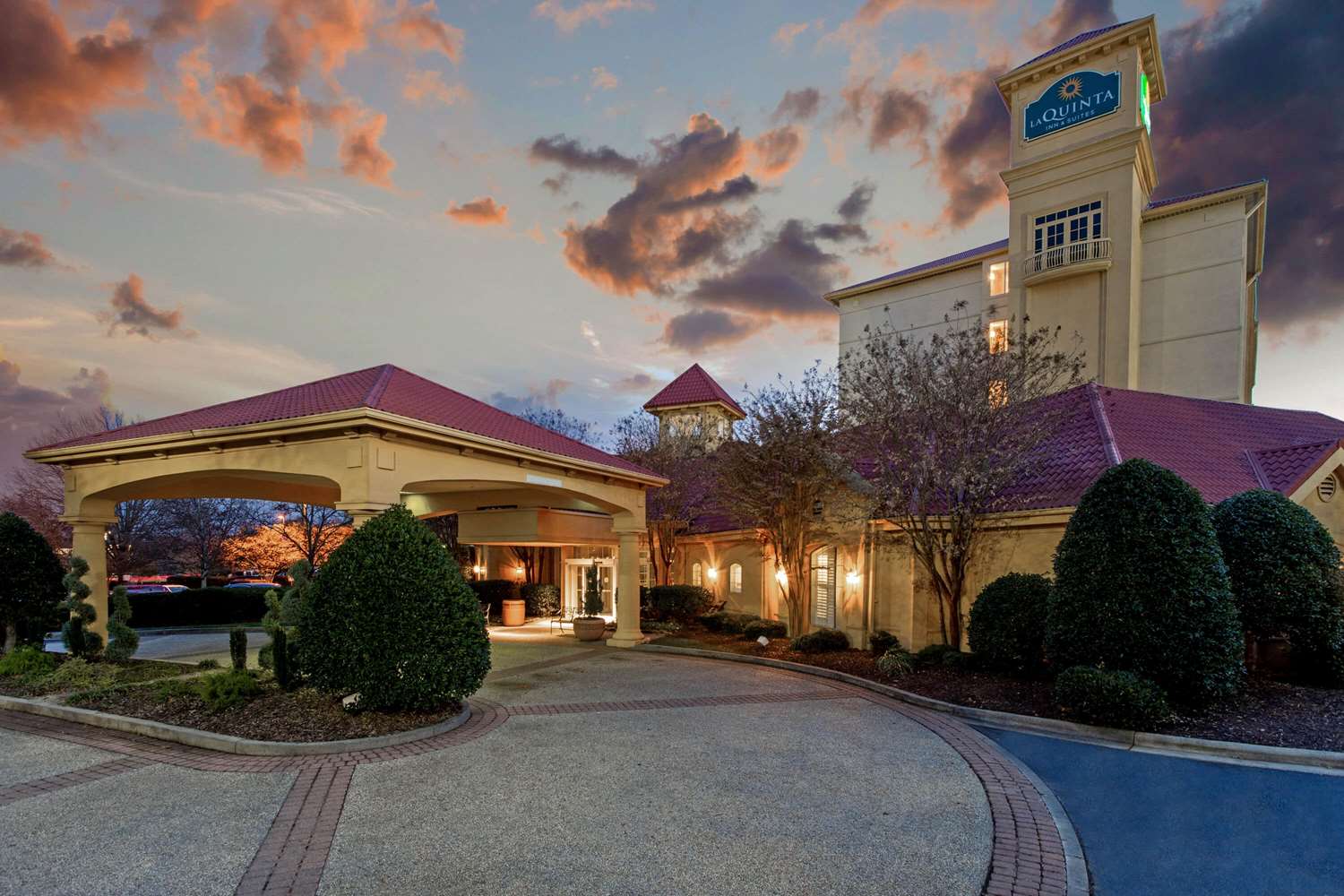 La Quinta Inn Suites Winston Salem 8/64