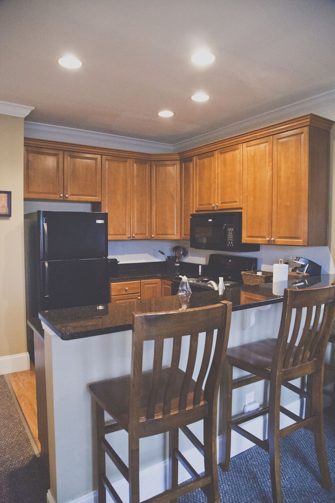 The Inn at Crestwood 55/65