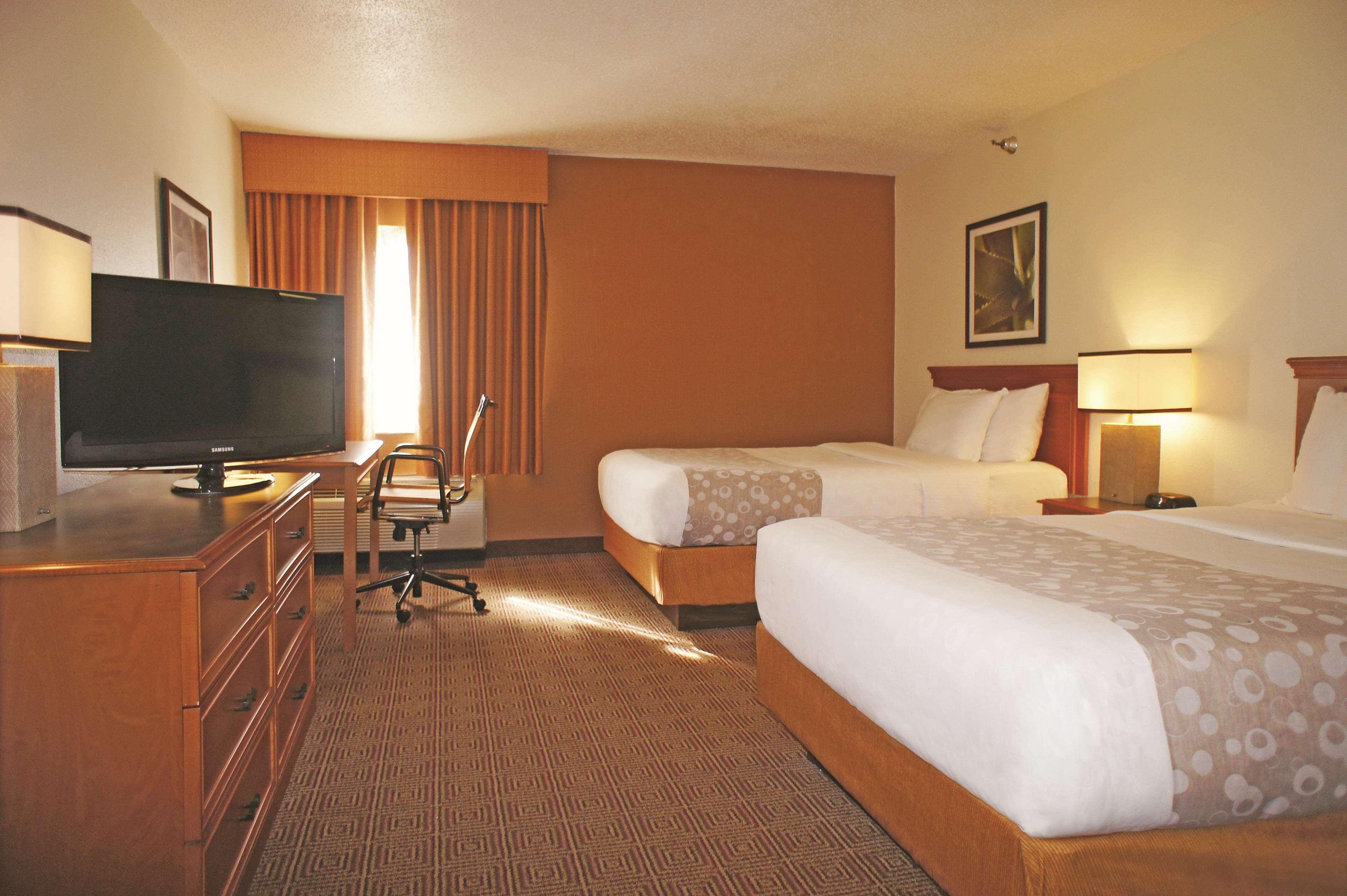 Hotel Kansas City North 7/15