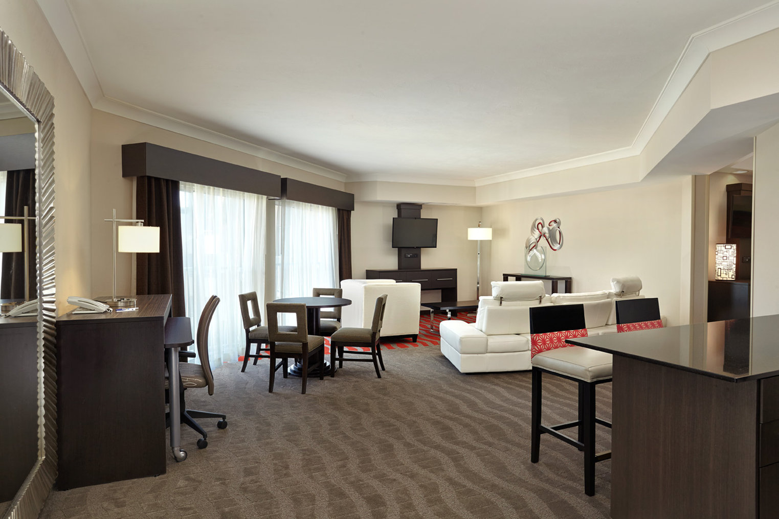 Holiday Inn Express and Suites Naples Downtown 42/64