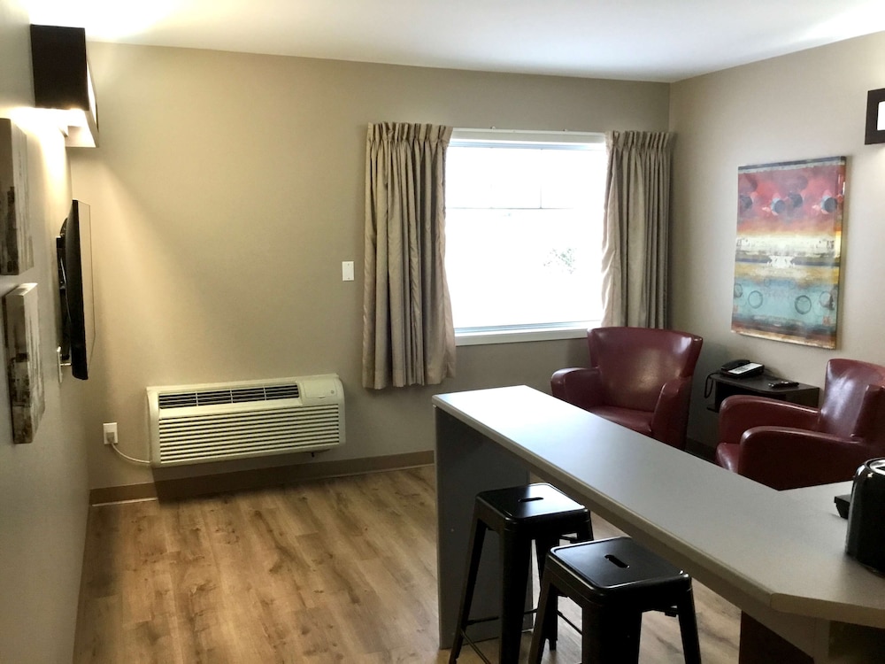 Villa Inn and Suites, SureStay Collection By Best Western 34/54
