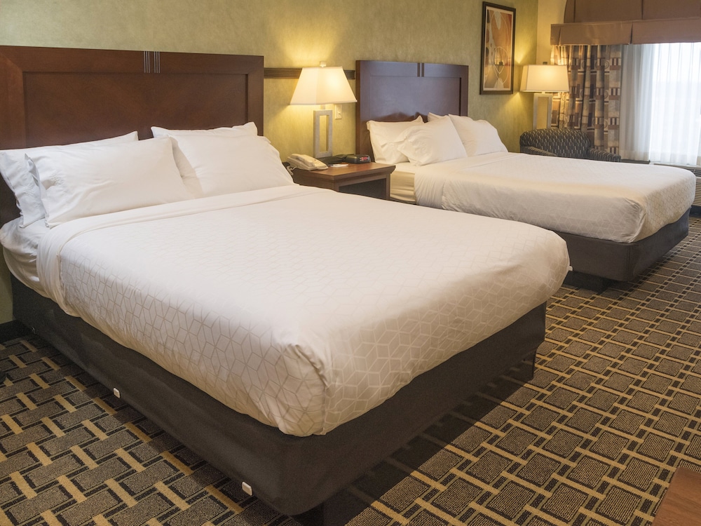 Holiday Inn Express Hotel Suites Youngstown N Warren Niles 26/79