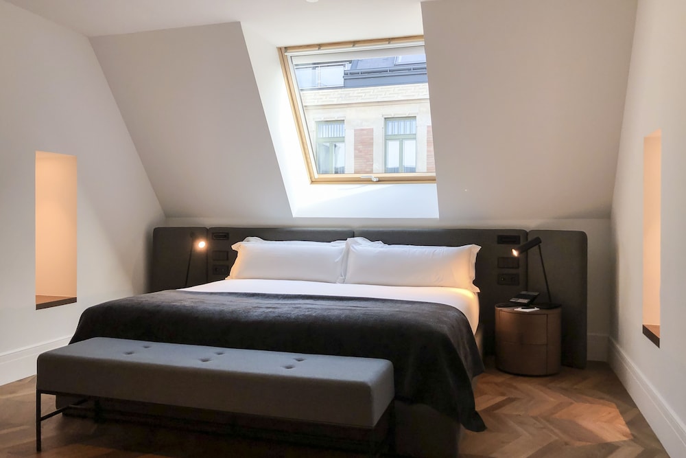PRESIDENTIAL, SUITE