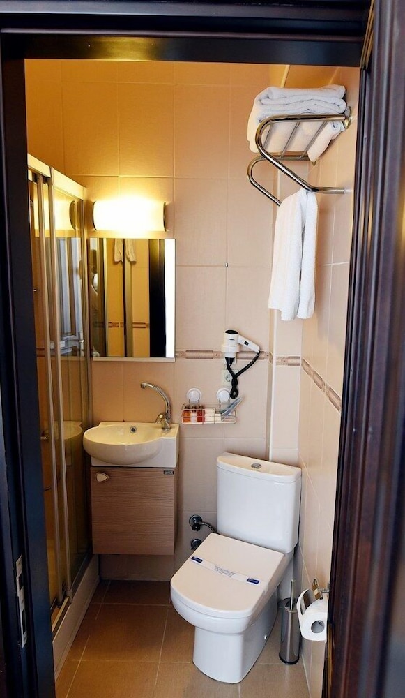 غرفة ديلوكس بسرير مزدوج وسرير فردي بإطلالة على المدينة بشرفة، Marine House Boutique Hotel 7/7