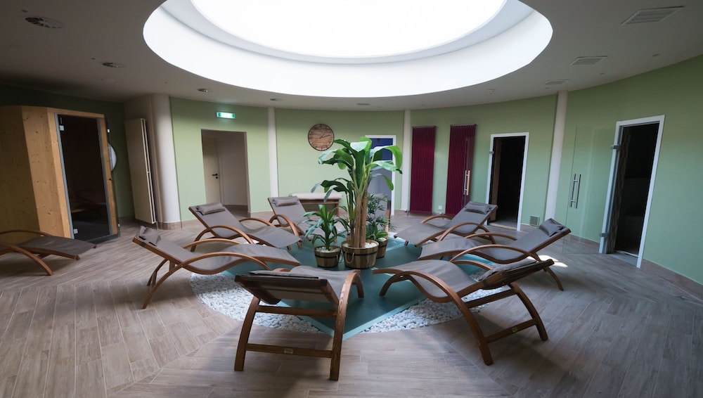 Family Hotel Schloss Rosenegg 44/64