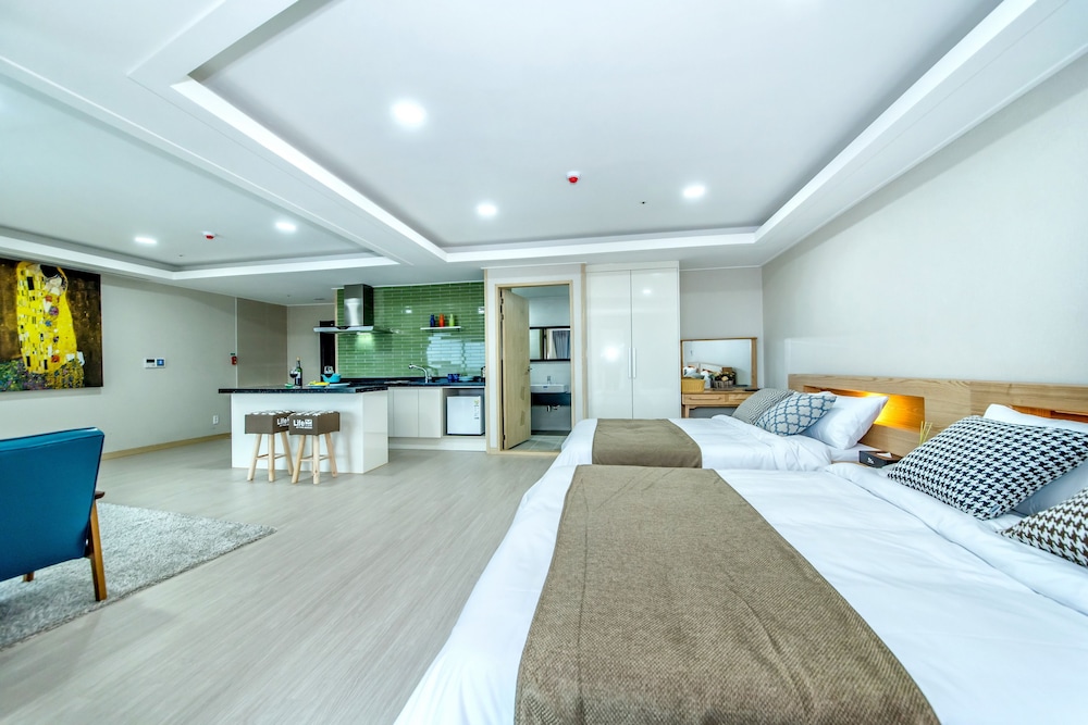 Blue Whale Resort 10/68