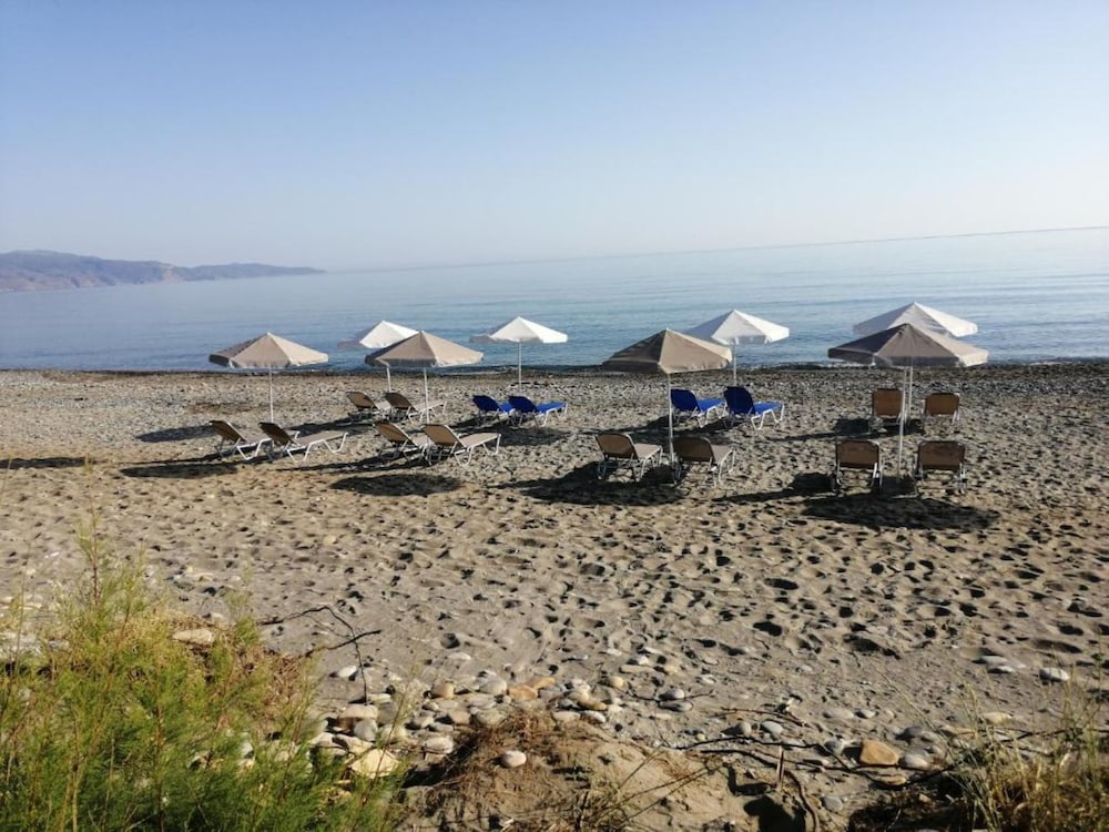 Carisa Suites and Apartments 35/50