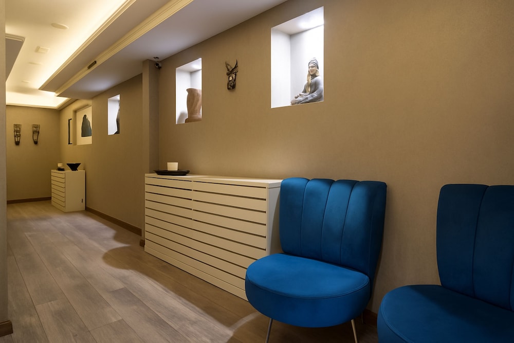 Orange Hotel & Spa 42/50