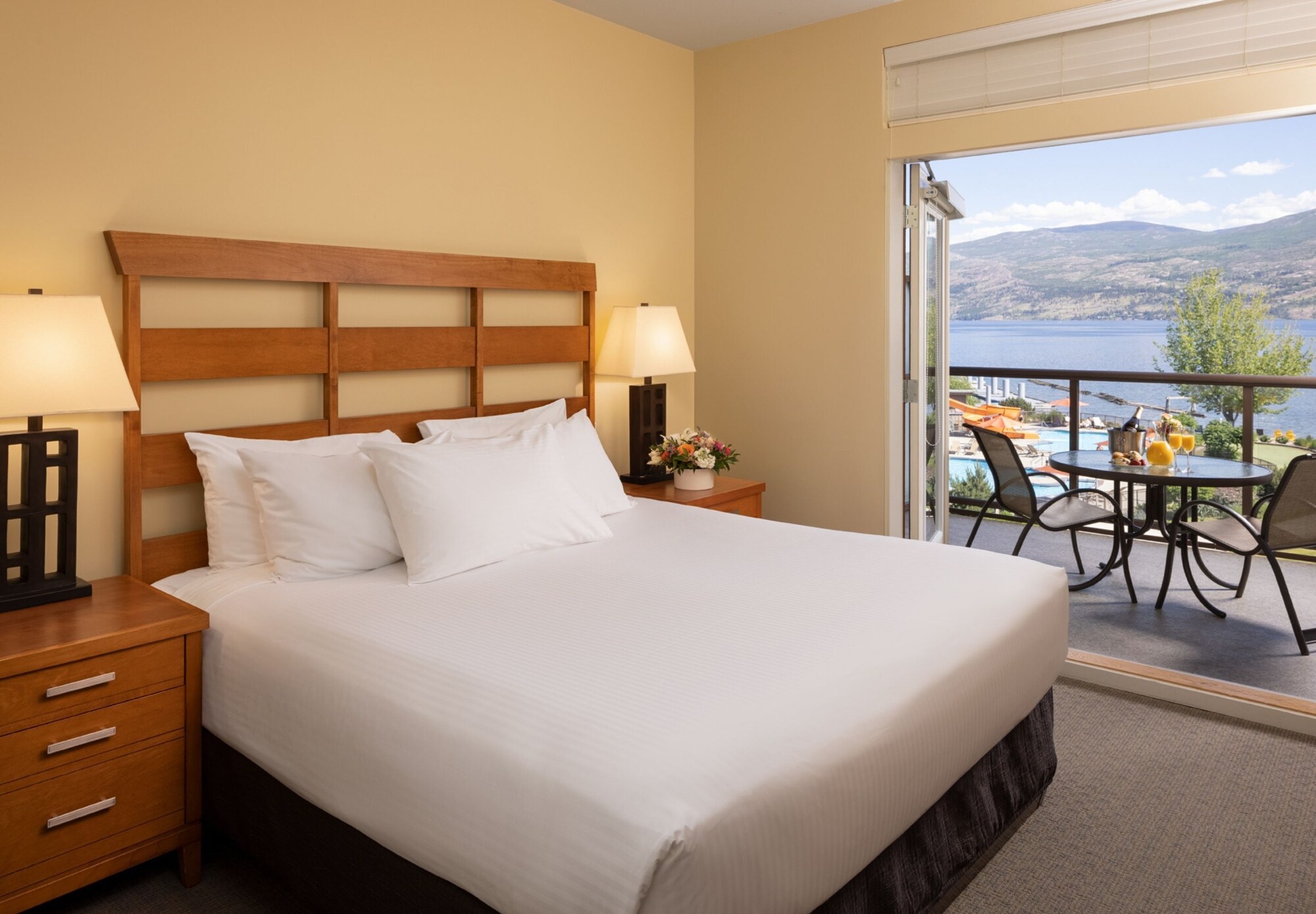 2 BEDROOMS, SUITE, LAKE VIEW