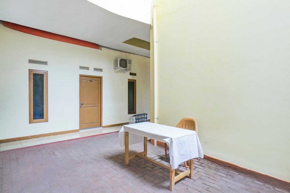 Hotel O Tangerang Near Indomilk Arena Stadium Formerly Sultan Residence 20/22