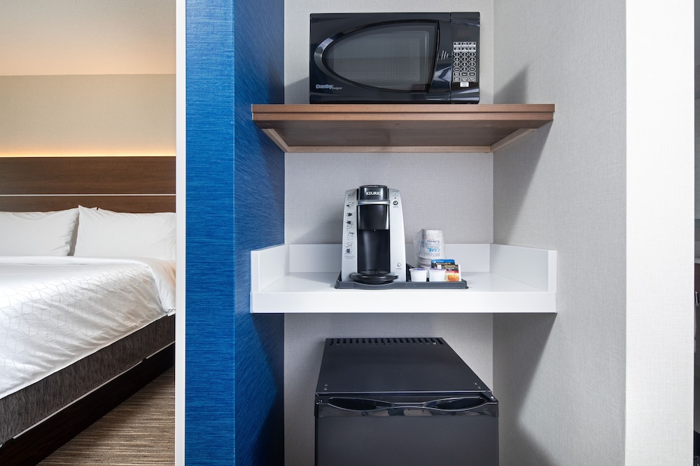 Holiday Inn Express Halifax Airport 29/65