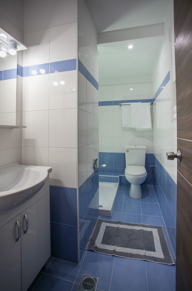 Ambrosia Suites 57/60