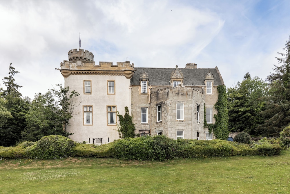 Tulloch Castle Hotel 63/67
