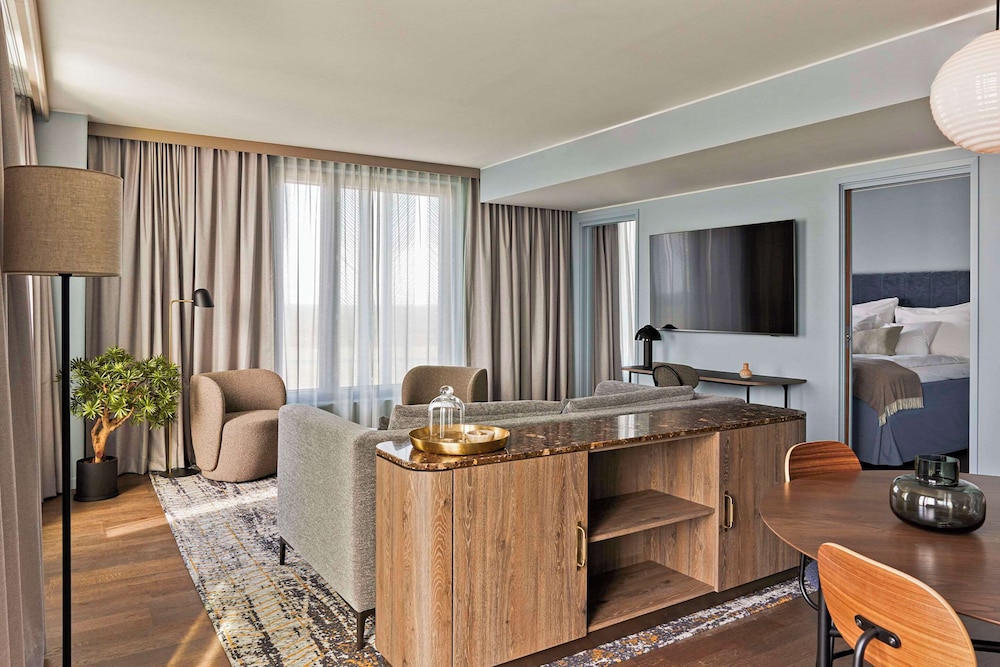 Clarion Hotel Helsinki Airport 58/65