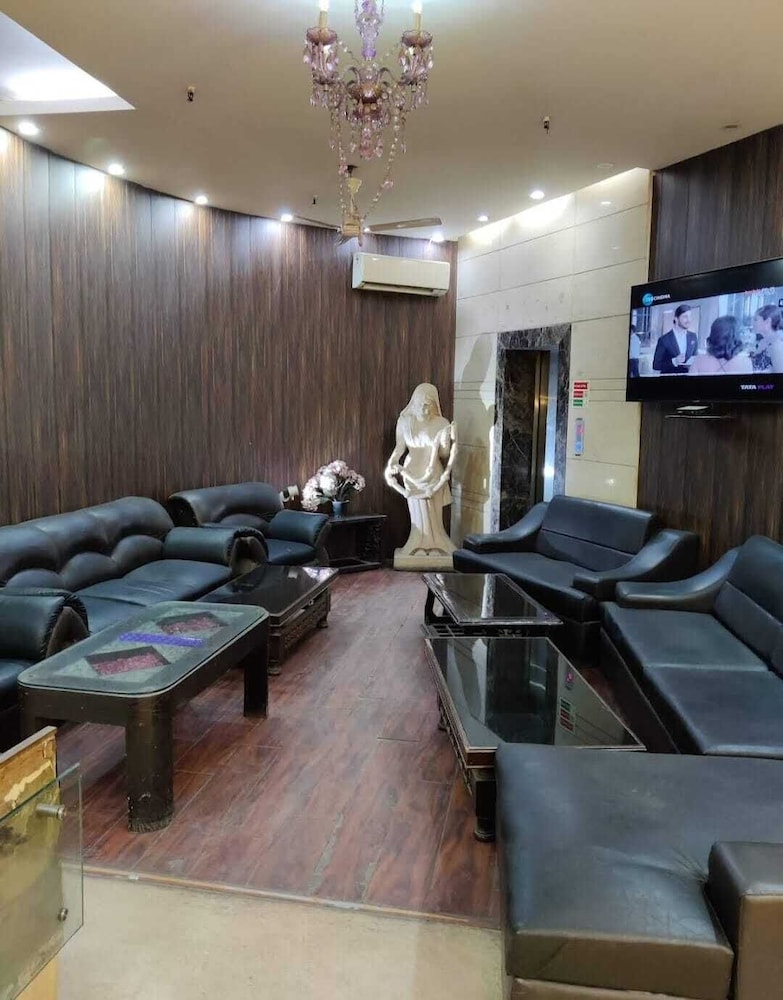 Oyo 421 One Hotel 38/44