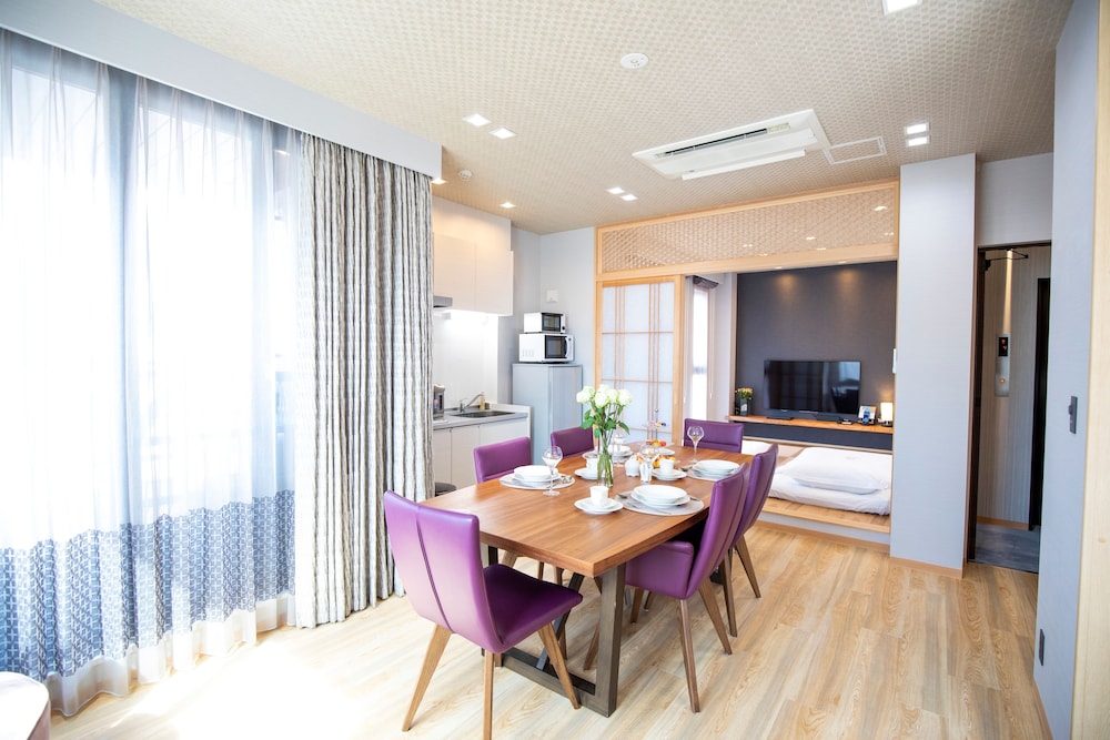 Sola Hotel 35/48