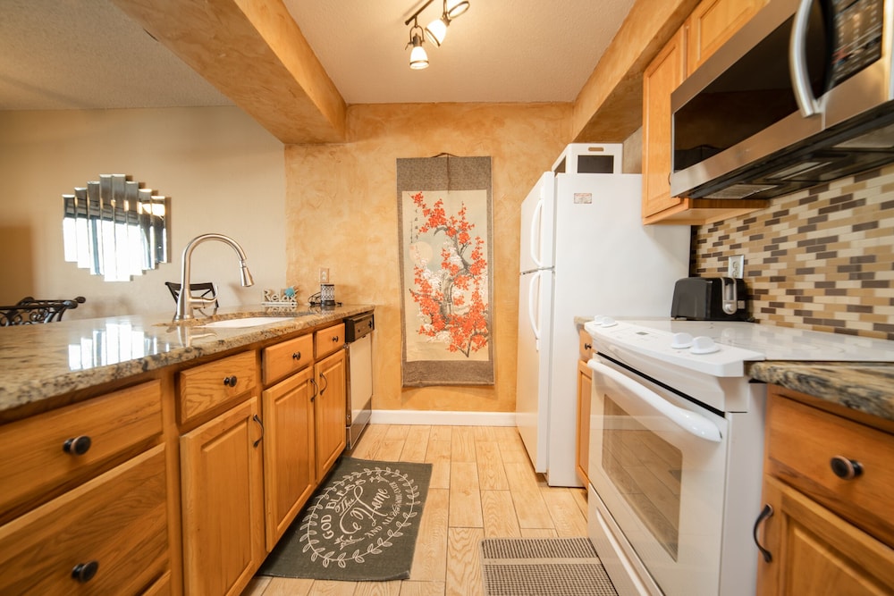 Pointe Royale Condominium Resort & Golf Course 80/81