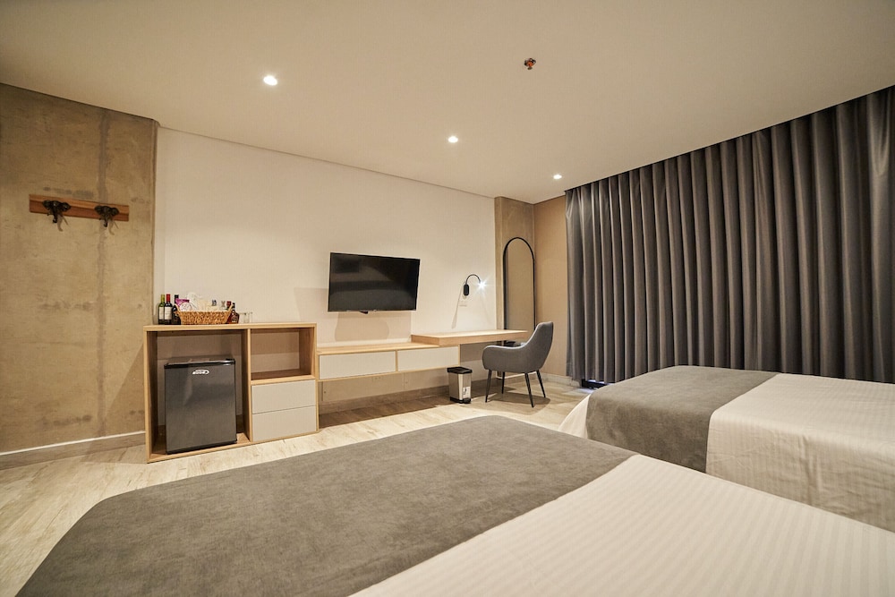 غرفة جونيور بسريرين مزدوجين، Eutopiq Hotel 2/4