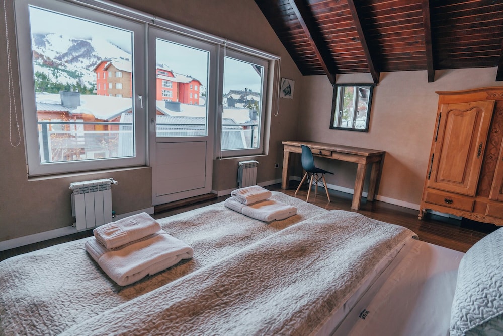 3 BEDROOMS, APARTMENT