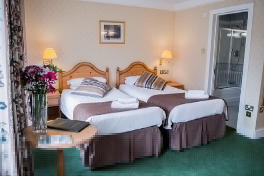 Elstead Hotel 12/50