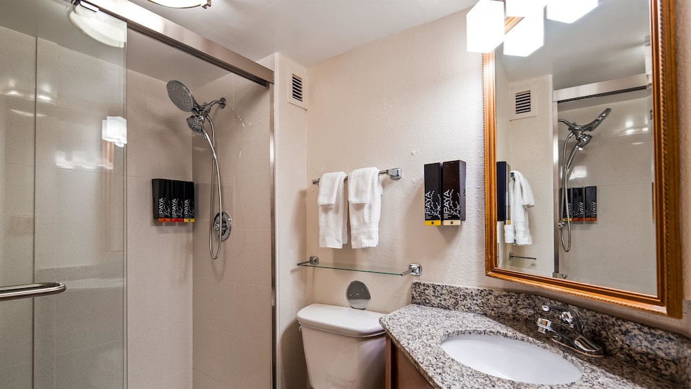 Best Western Plus Richmond Airport Hotel 11/30