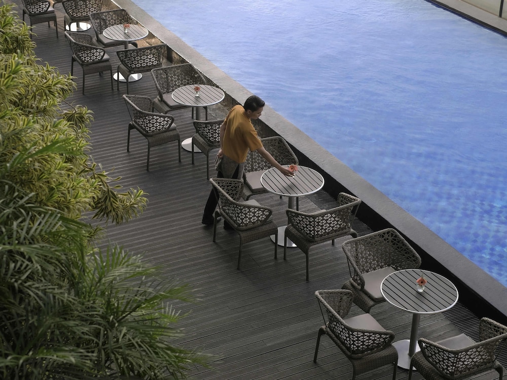 Movenpick Surabaya City 32/68
