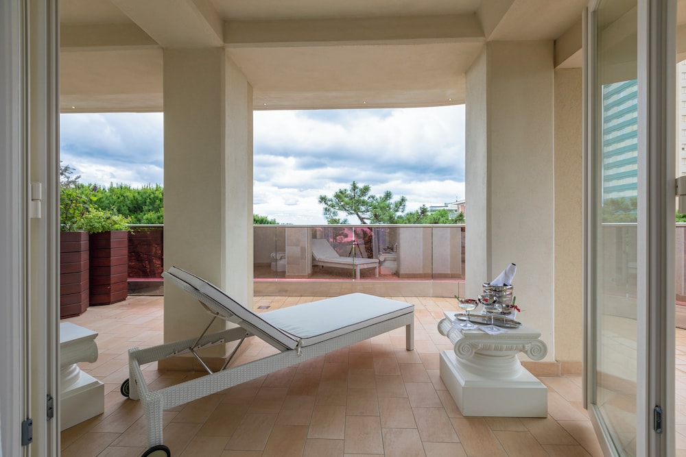 PARADISO HOTEL BOVELACCI 46/68