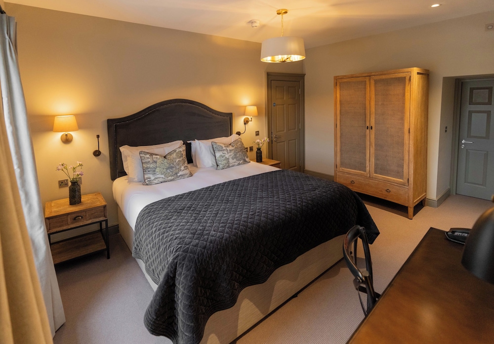 Bailiffgate Hotel 30/70