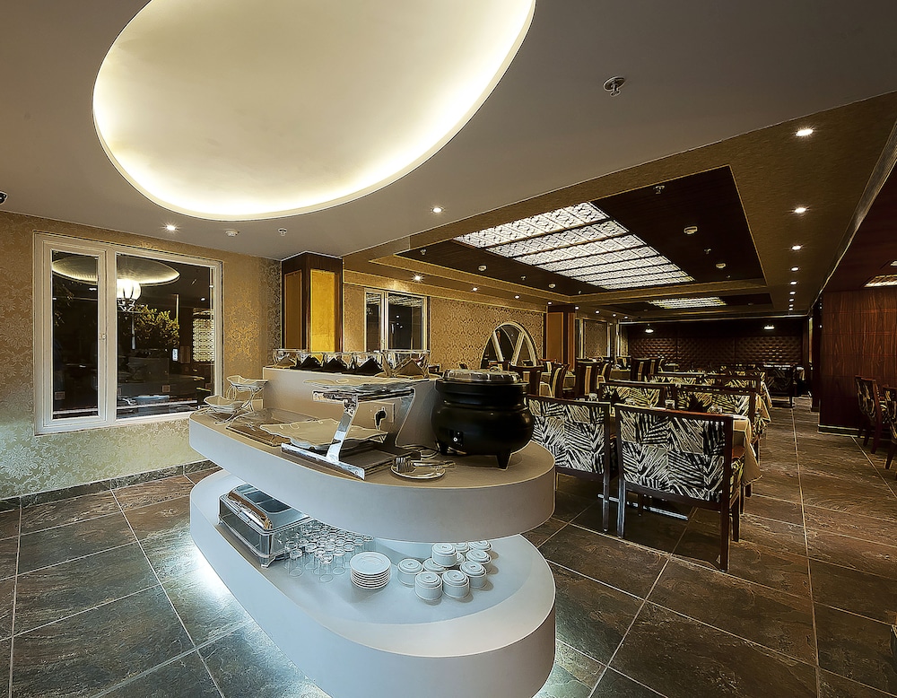 Hotel Regent Grand 33/37