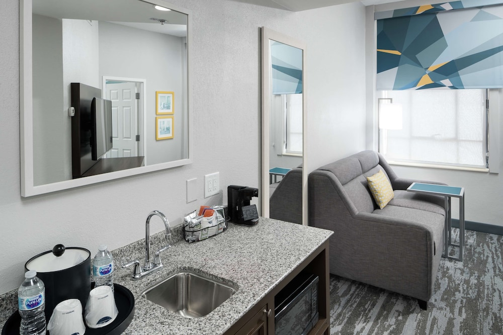 Hampton Inn and Suites Atlanta Downtown 40/56